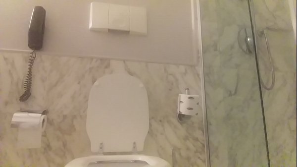 Във вана с червенокоса