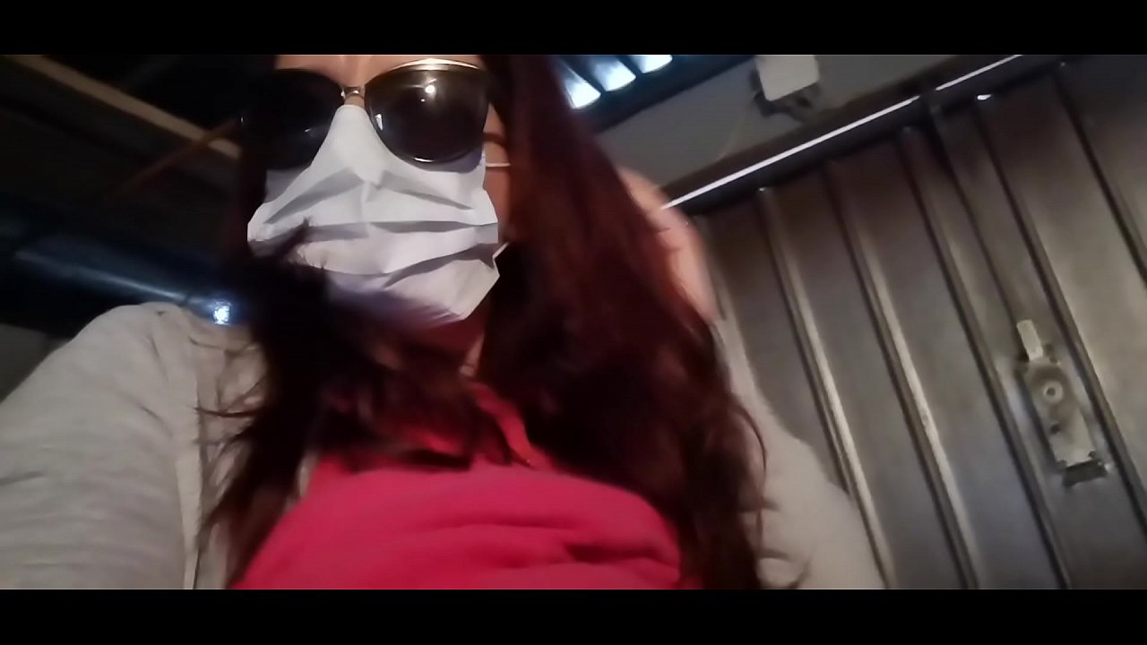 Николета отмъщава на съседа си и пикае в гаража му (Специално за Covid19 Италианска карантина)